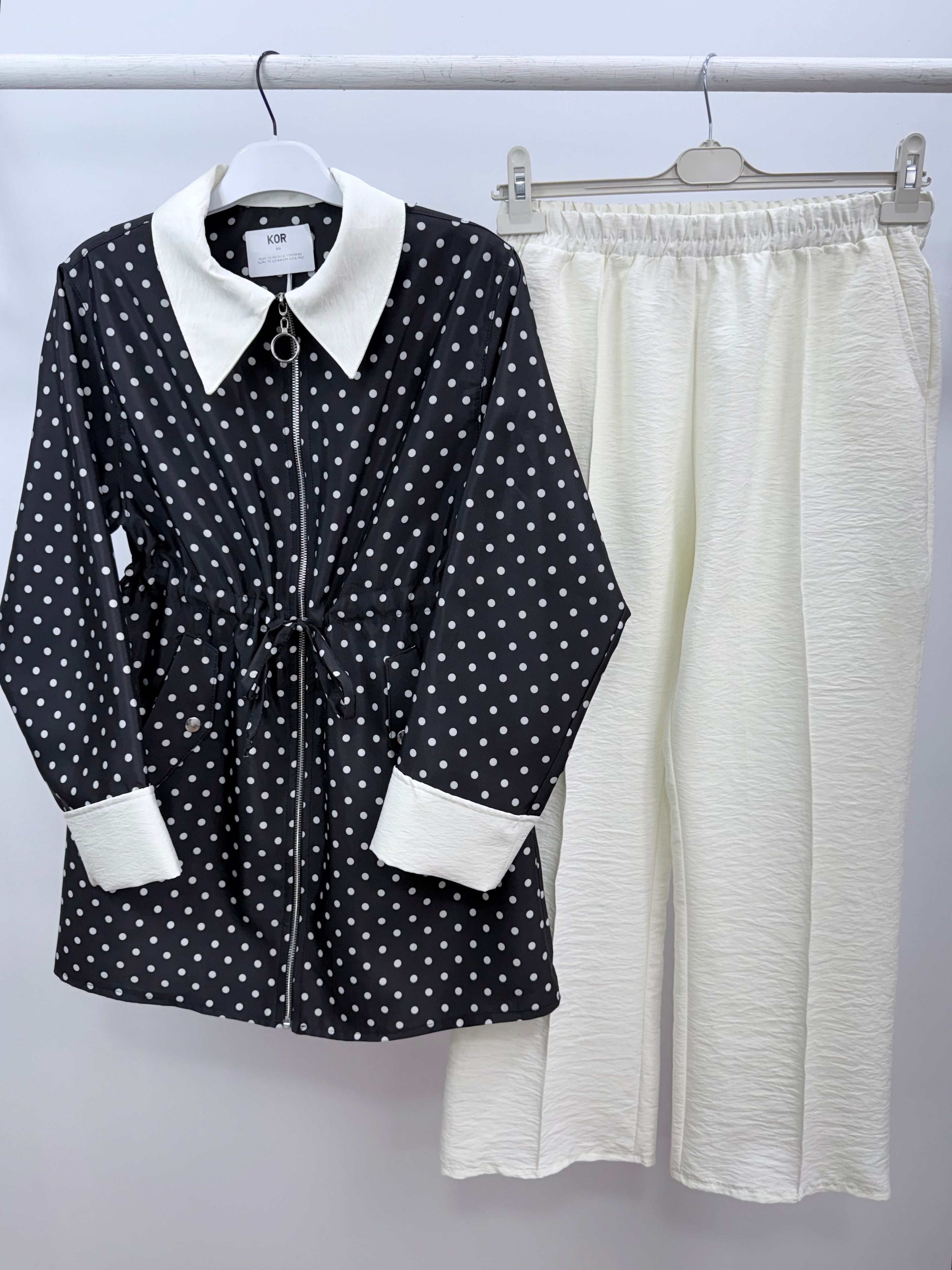 Puantiyeli Takım/Beyaz