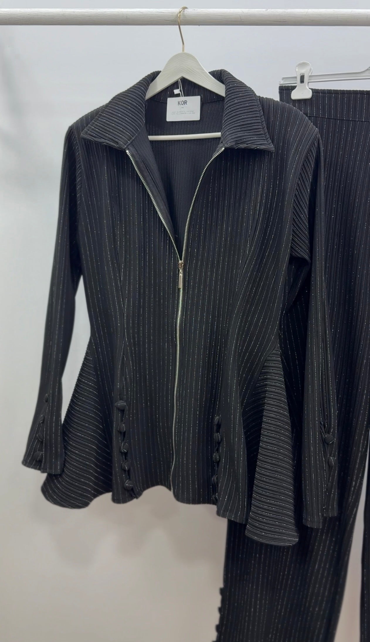 Volanlı Düğme Detaylı Takım/Siyah