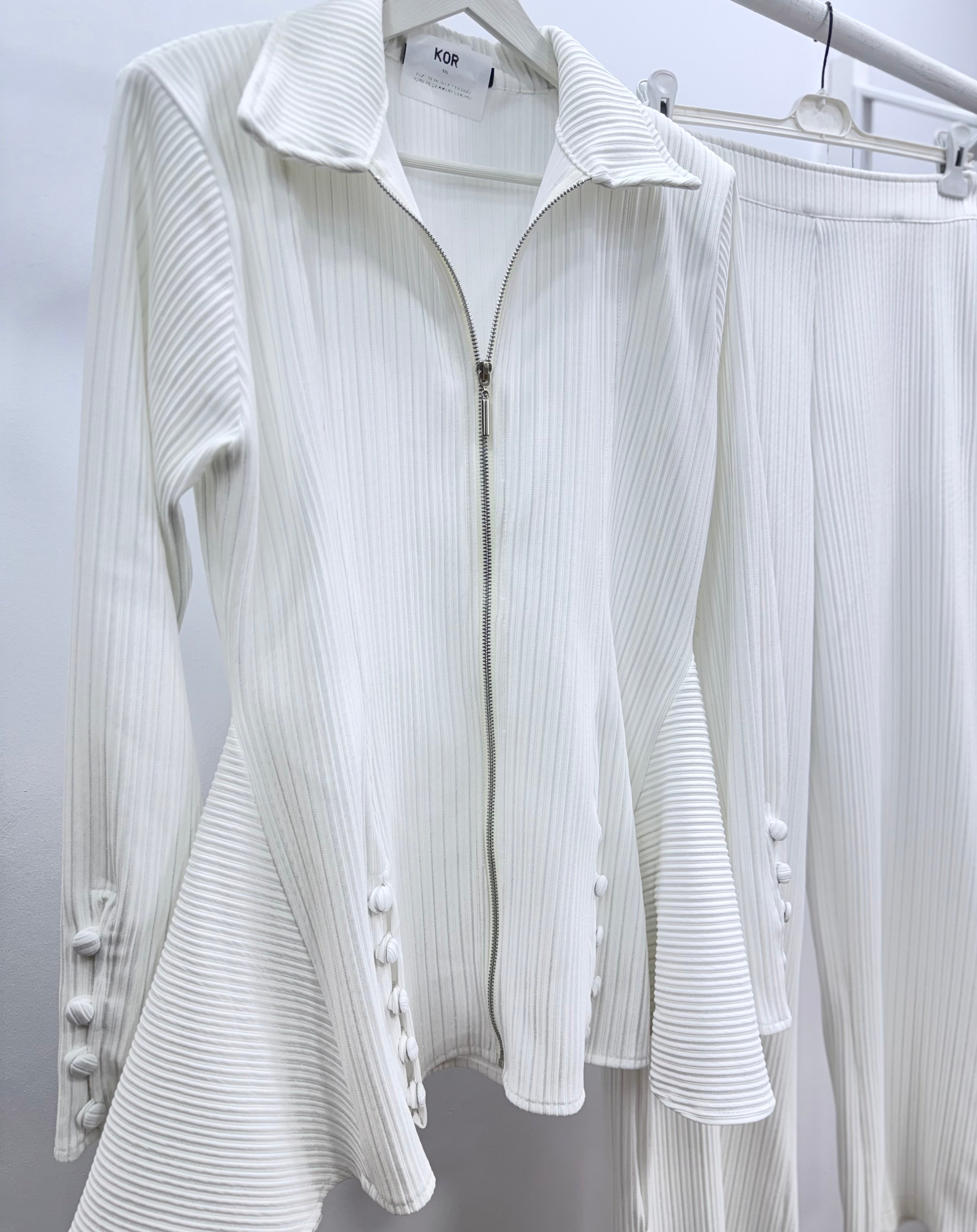 Volanlı Düğme Detaylı Takım/Beyaz