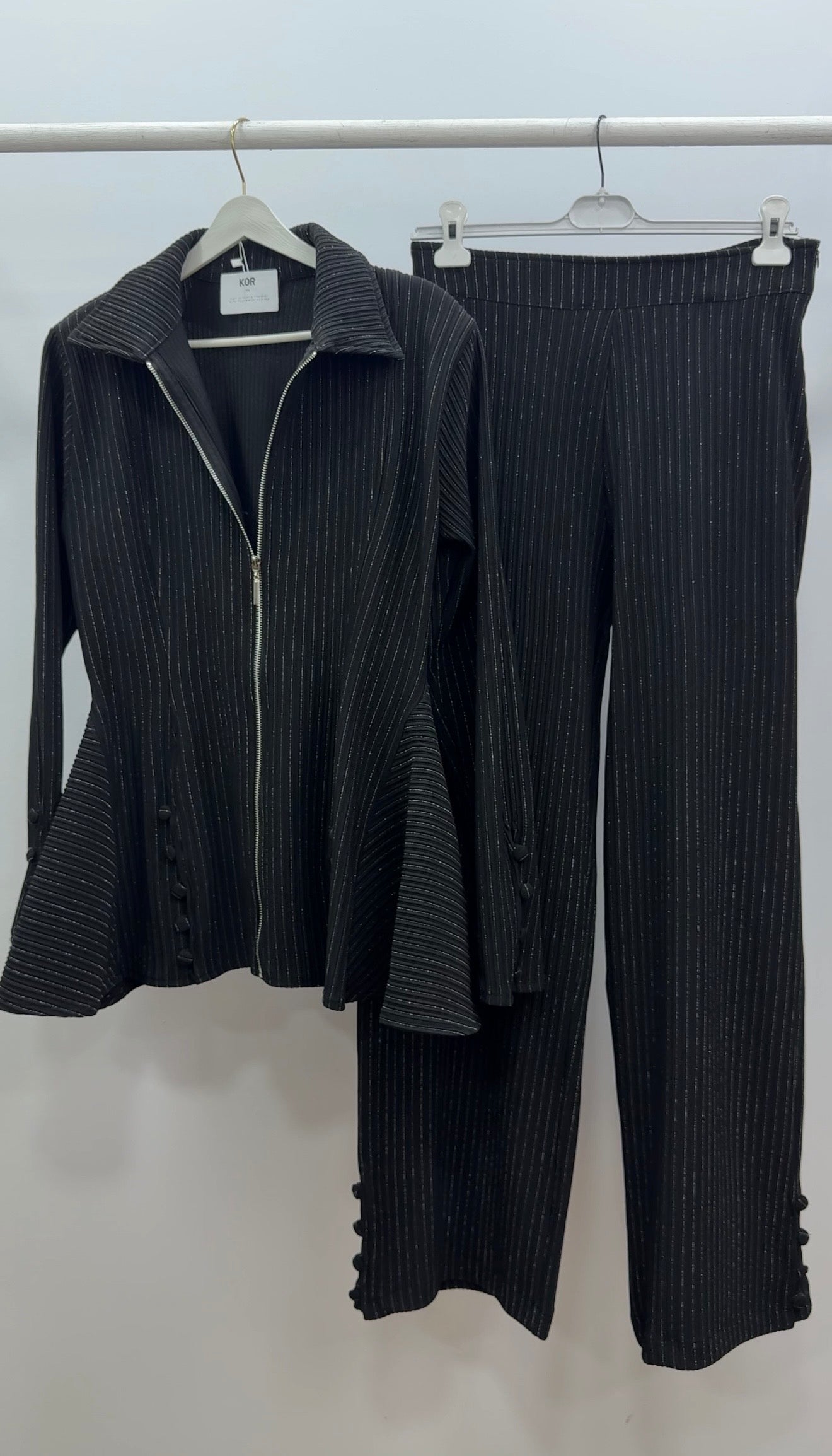 Volanlı Düğme Detaylı Takım/Siyah