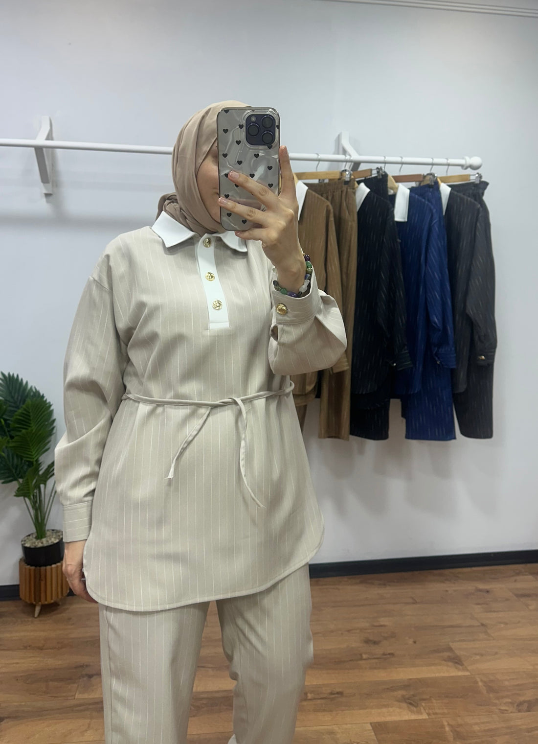 Yaka Garnili Takım Bej