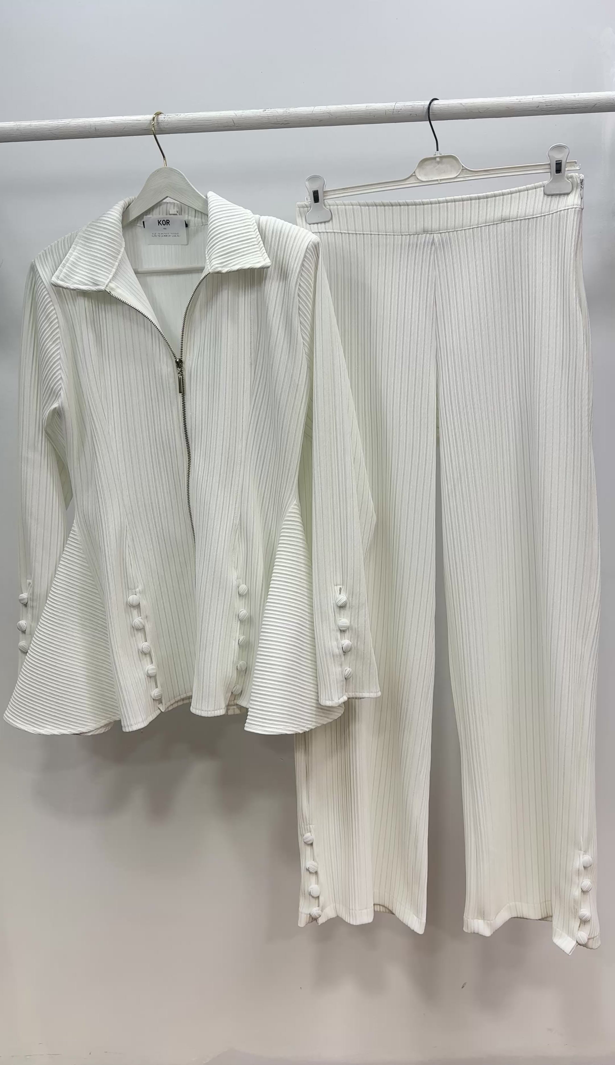 Volanlı Düğme Detaylı Takım/Beyaz