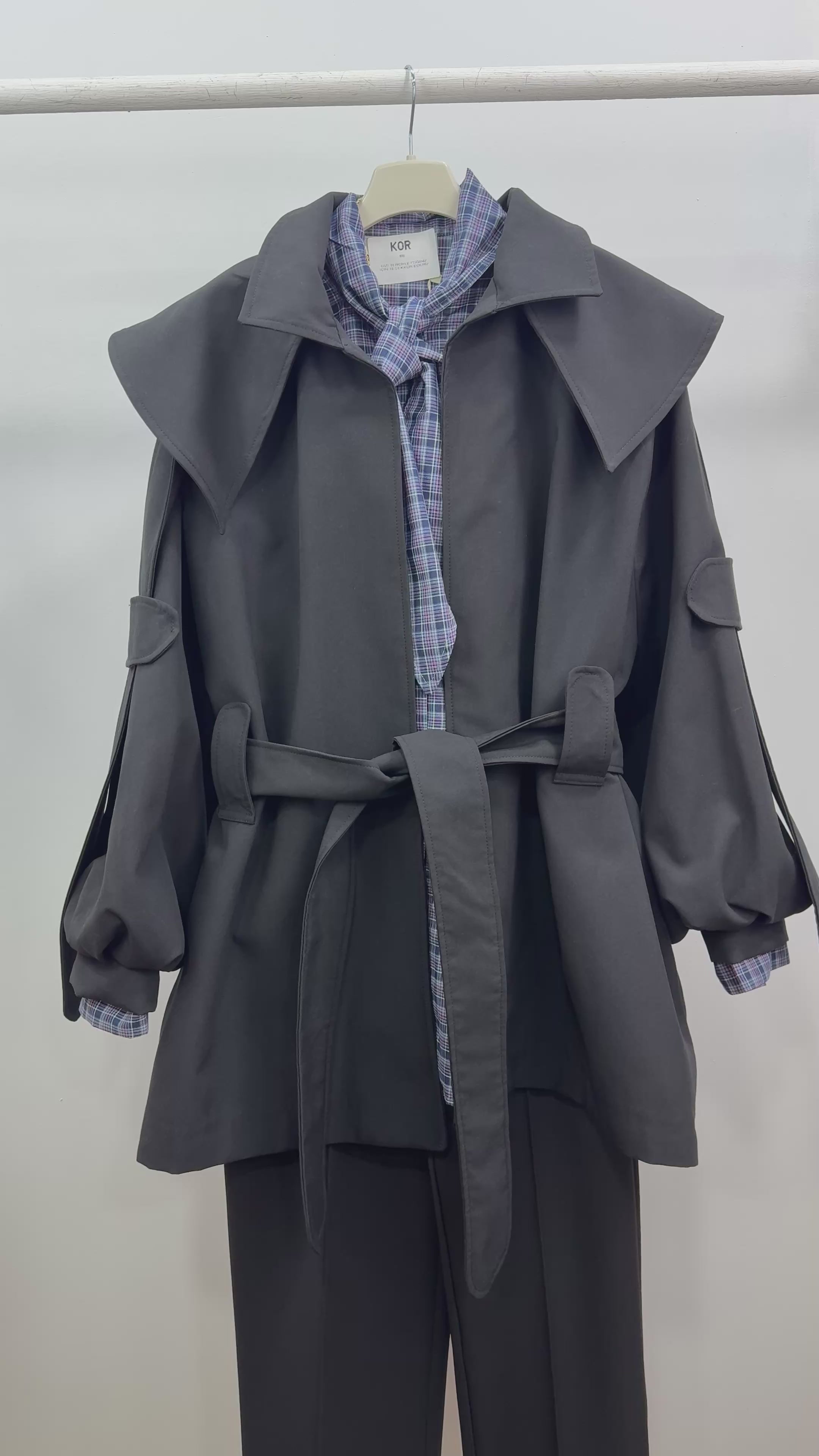 Pelerin Detaylı Trençkot/Siyah